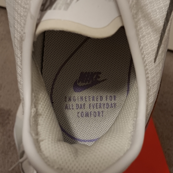 Womens Nike air max motion 2 running shoes in white red and lavender 11.5 - Picture 8 of 9
